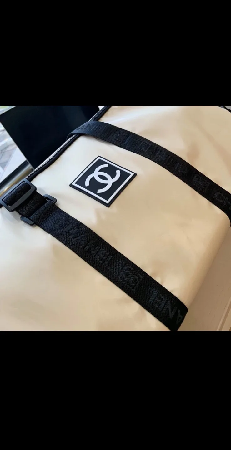 Chanel Beauté Beige and Black Duffel Bag image indicator(2)