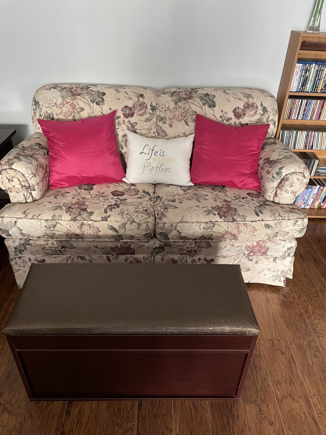Floral love seat - 58x31x32