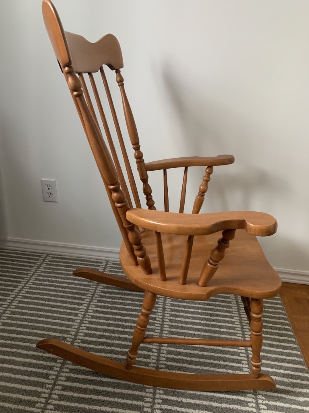 Wooden Rocking Chair - photo 3