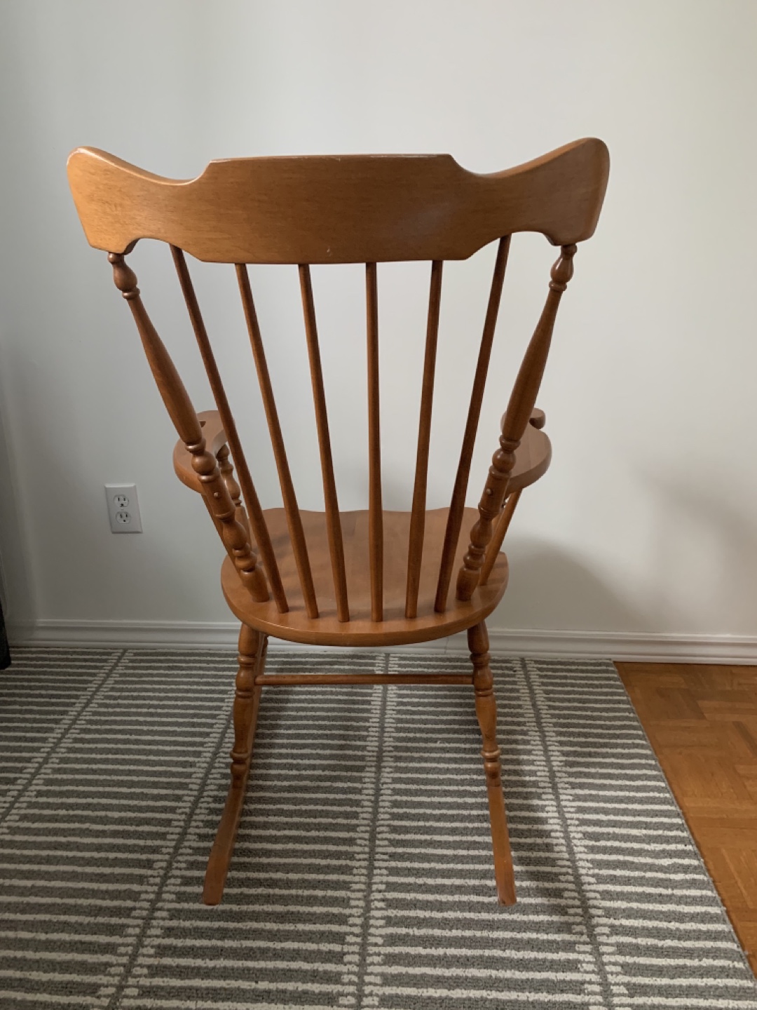 Wooden Rocking Chair - photo 4