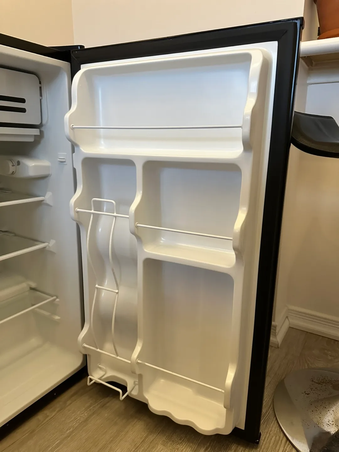 Master Chef Mini Fridge 3.3 Cu-ft image indicator(4)