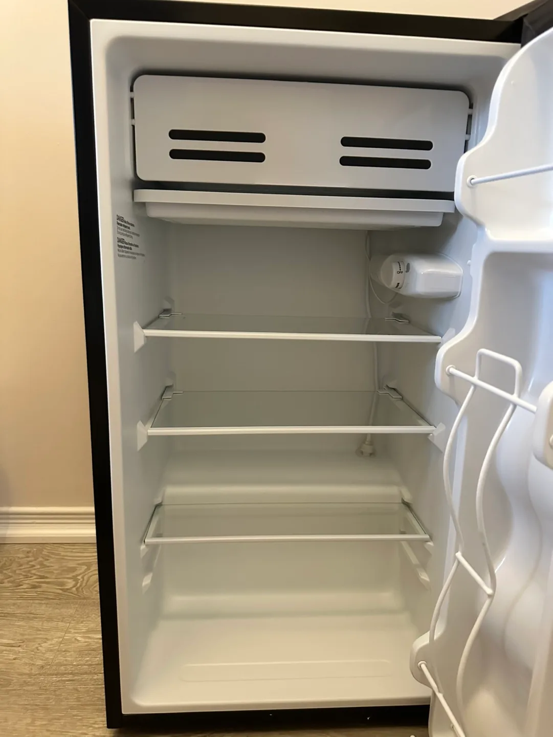 Master Chef Mini Fridge 3.3 Cu-ft image indicator(3)