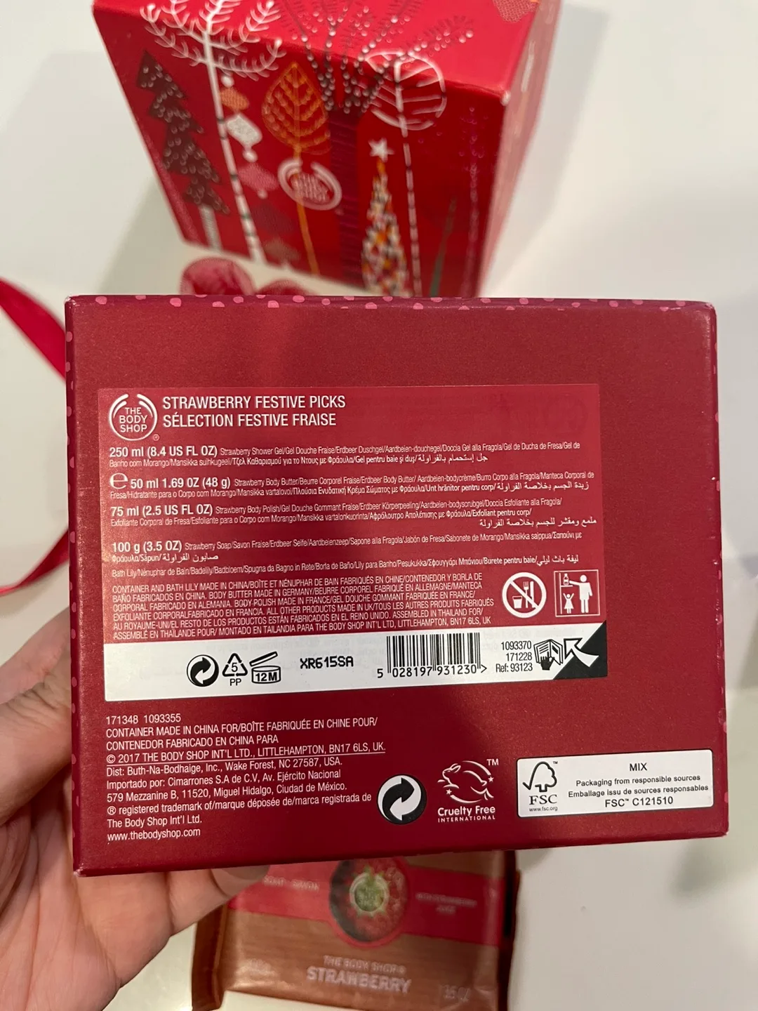 The Body Shop Strawberry Festive Gift Set image indicator(4)