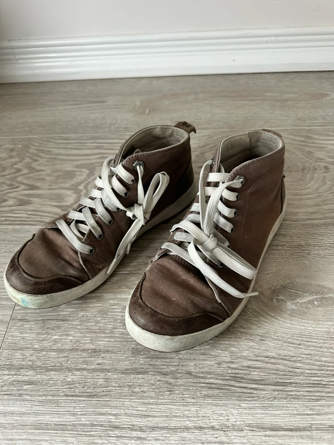 Kodiak Brown Canvas High-Top Sneakers image indicator(5)
