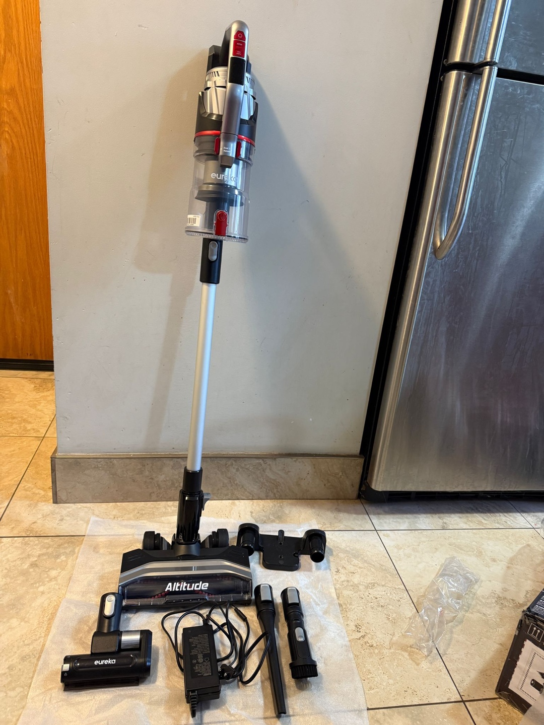 Eureka Cordless Vacuum Cleaner - Altitude Model 60mins runtime