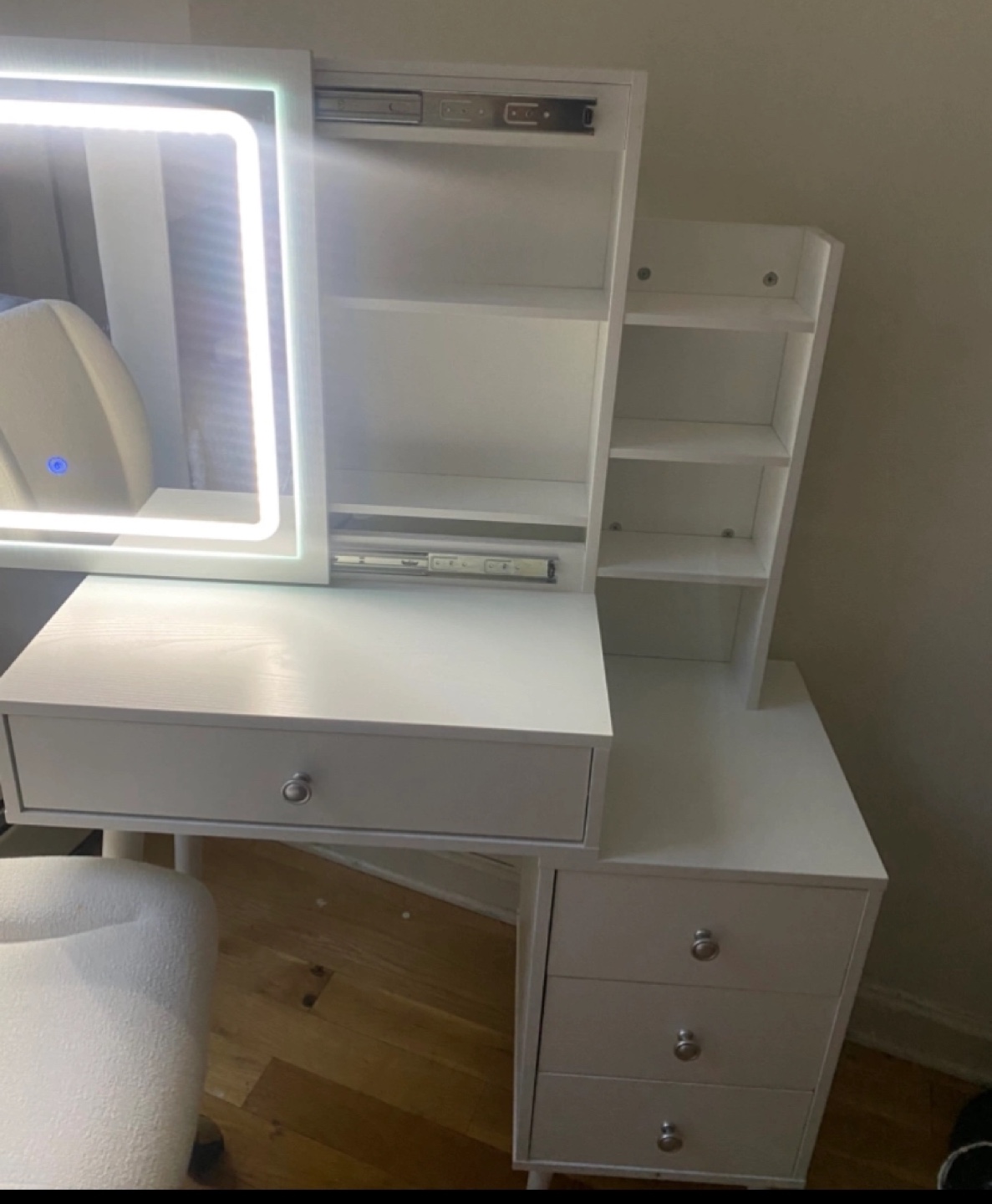 White Vanity Set with Lighted Mirror
