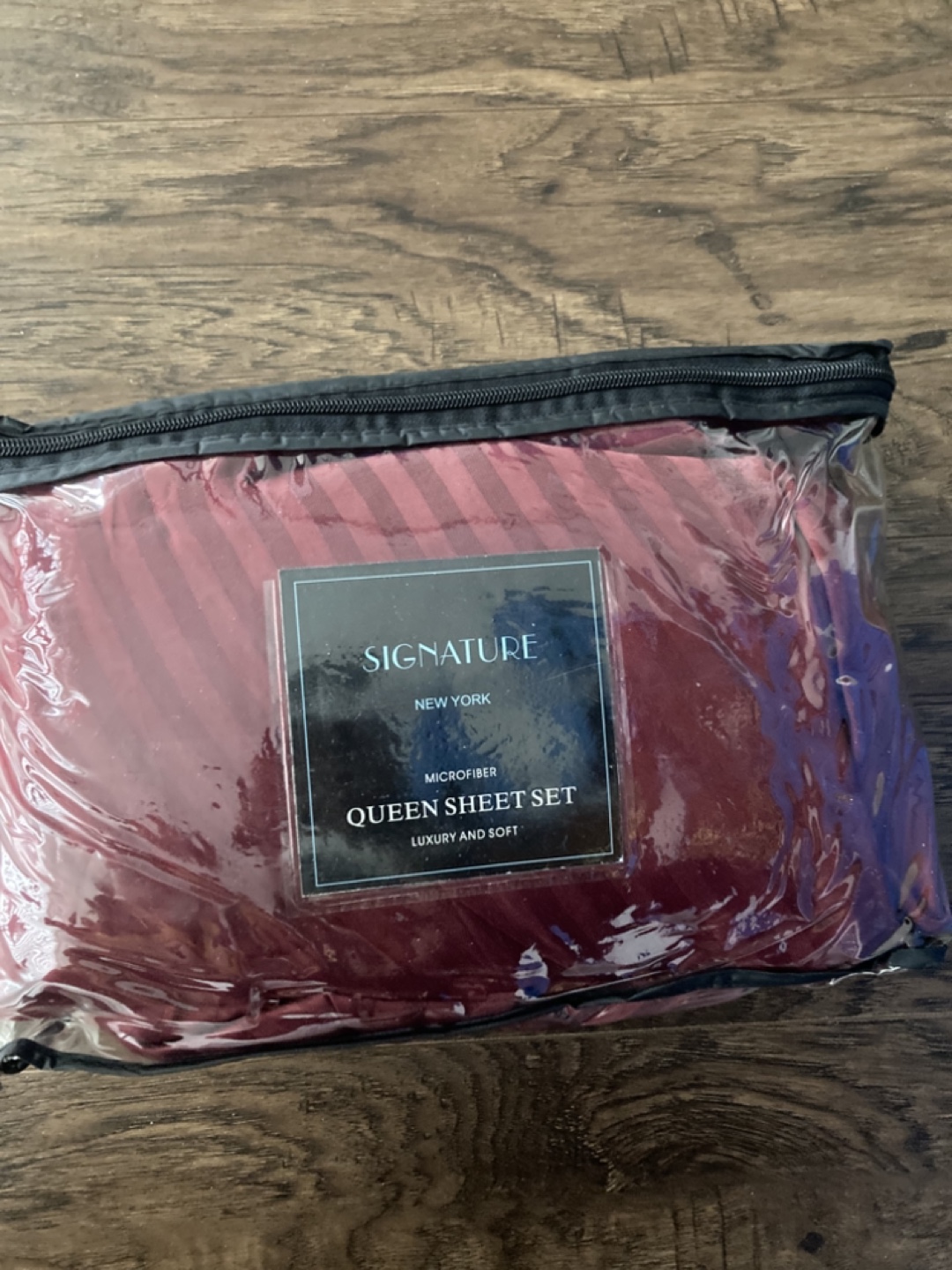Signature New York Queen Sheet Set - Microfiber - Burgundy