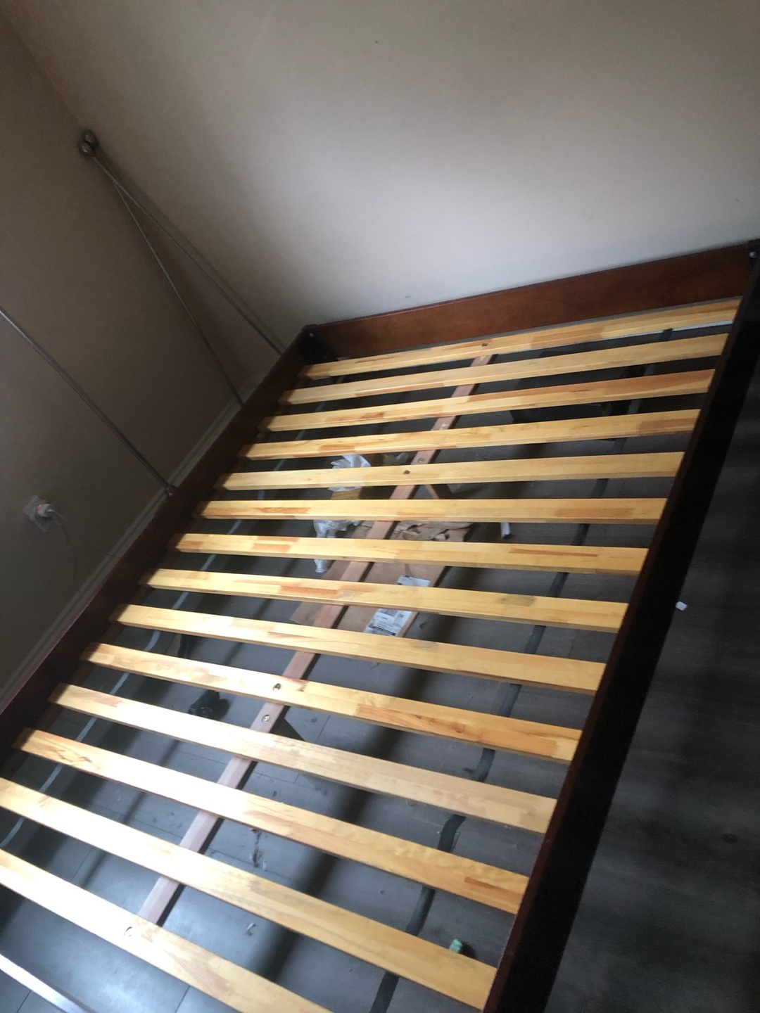 Wooden Queen Size Bed Frame – Sturdy & Elegant! - photo 2