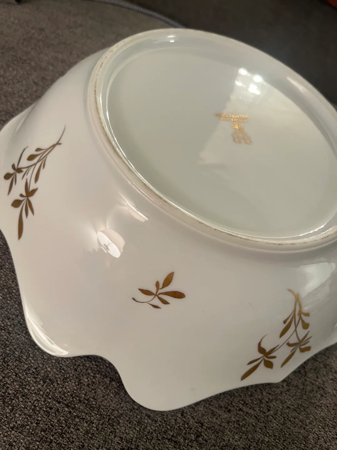 Gold-trimmed bowl, hand-painted floral design image indicator(5)