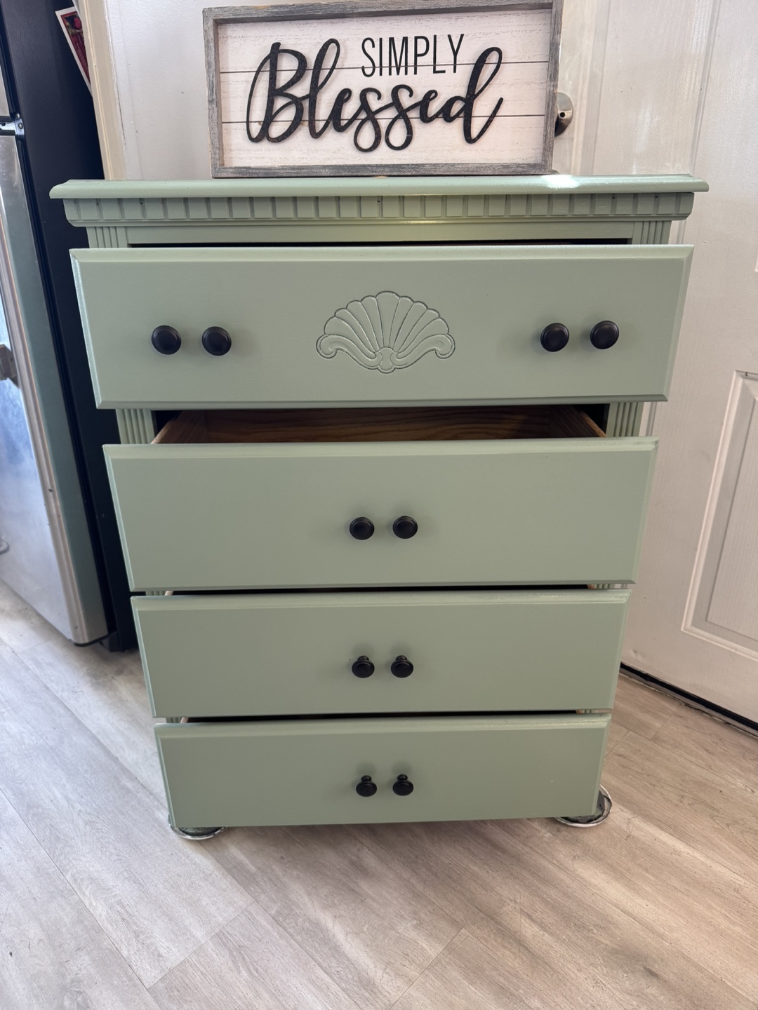 ✨✨BEAUTIFUL GRAY TALL 4 DRAWER DRESSER✨✨ - photo 3
