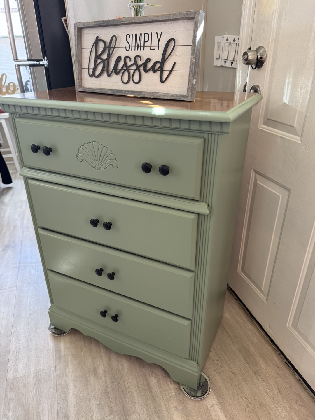 ✨✨BEAUTIFUL GRAY TALL 4 DRAWER DRESSER✨✨ - photo 2