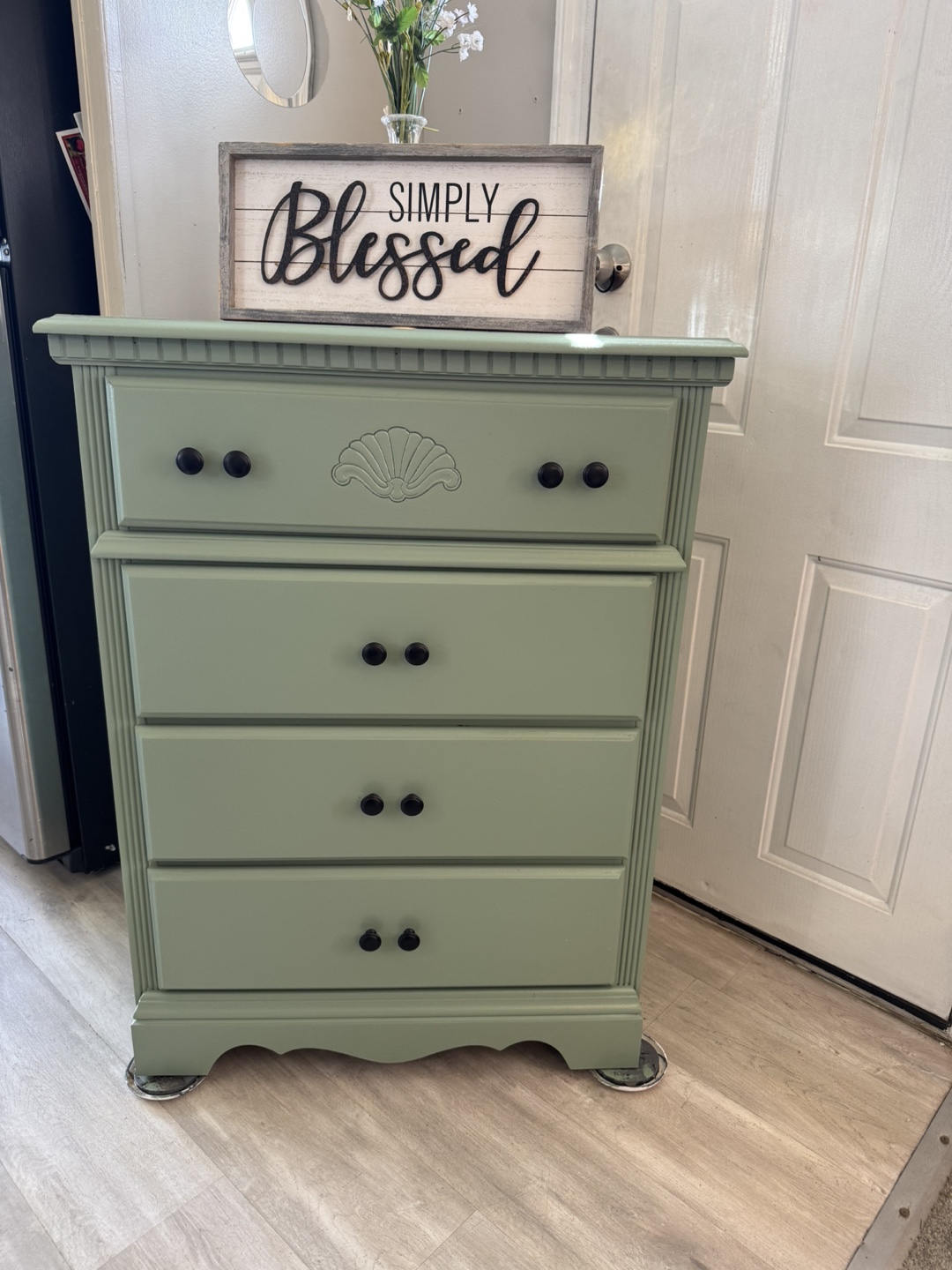 ✨✨BEAUTIFUL GRAY TALL 4 DRAWER DRESSER✨✨