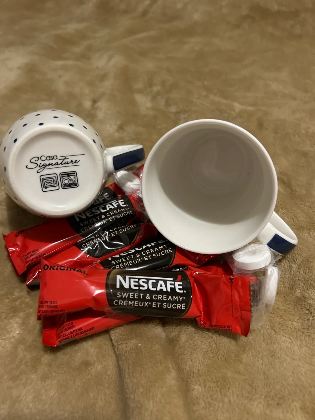 #freecycle Pair of Coffee Mugs with Nescafé Sweet & Creamy image indicator(2)