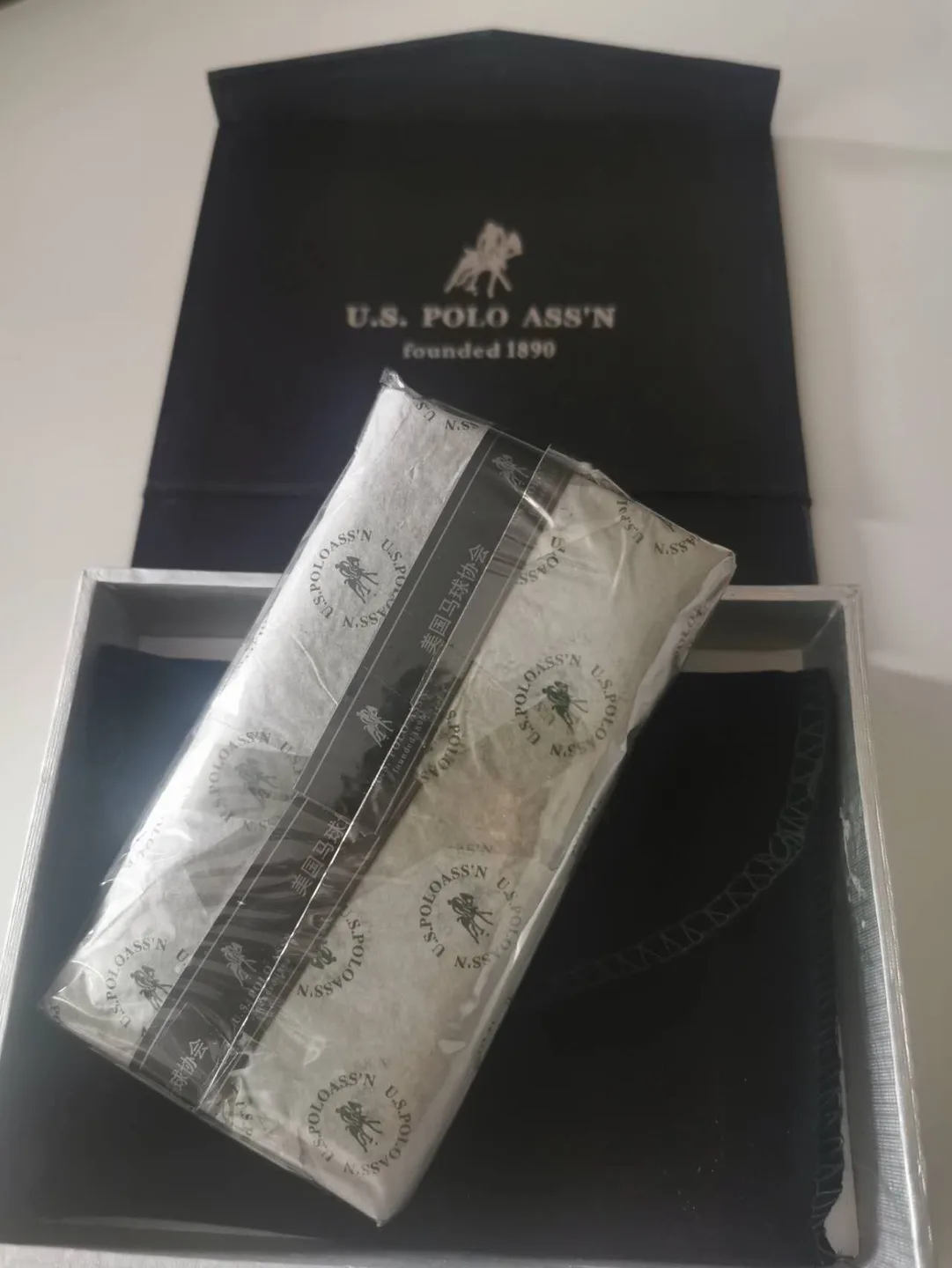 U.S. Polo Assn. Men's leather key case - New in Box image indicator(2)