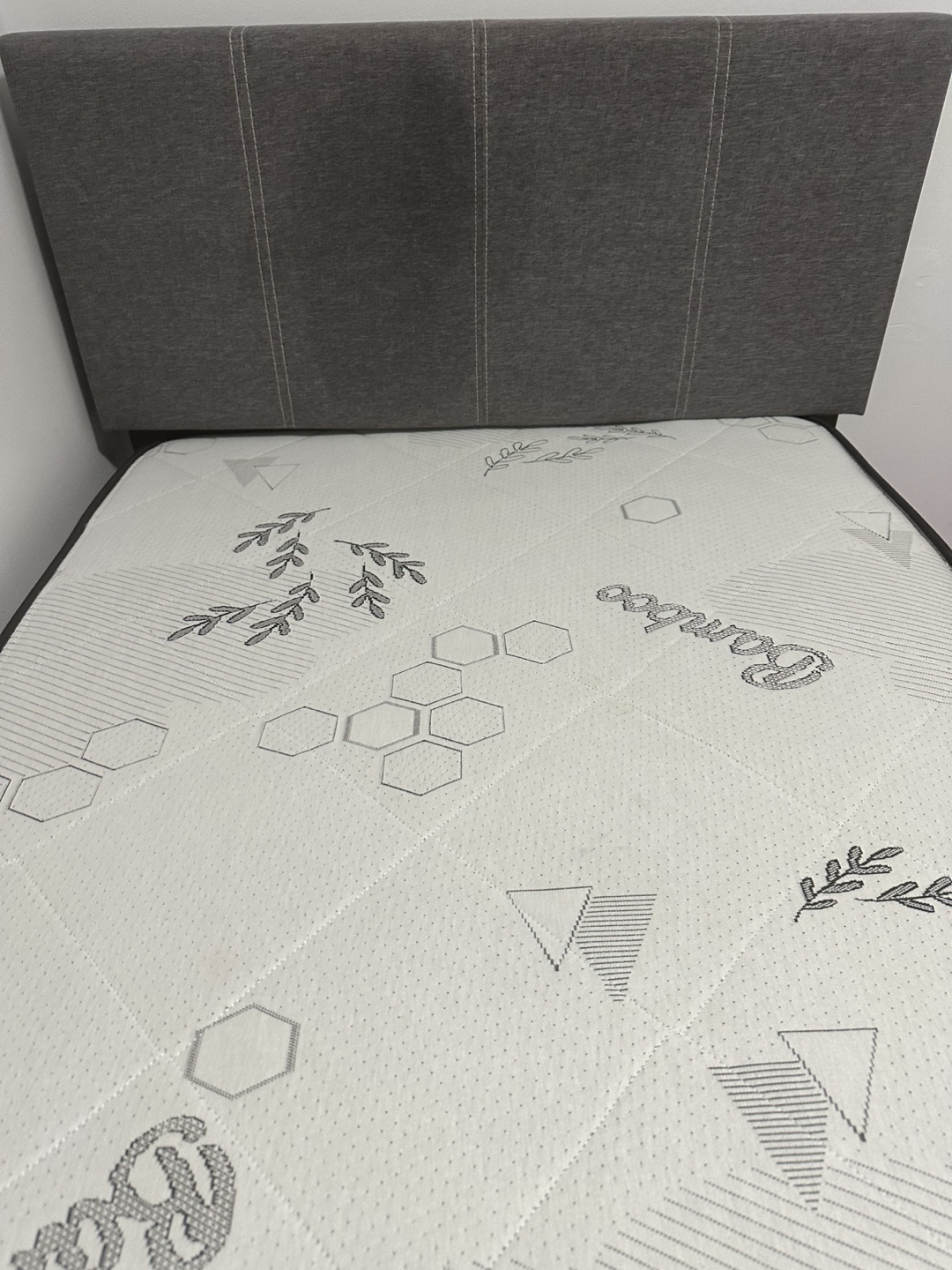 Bed and Mattress included - photo 2