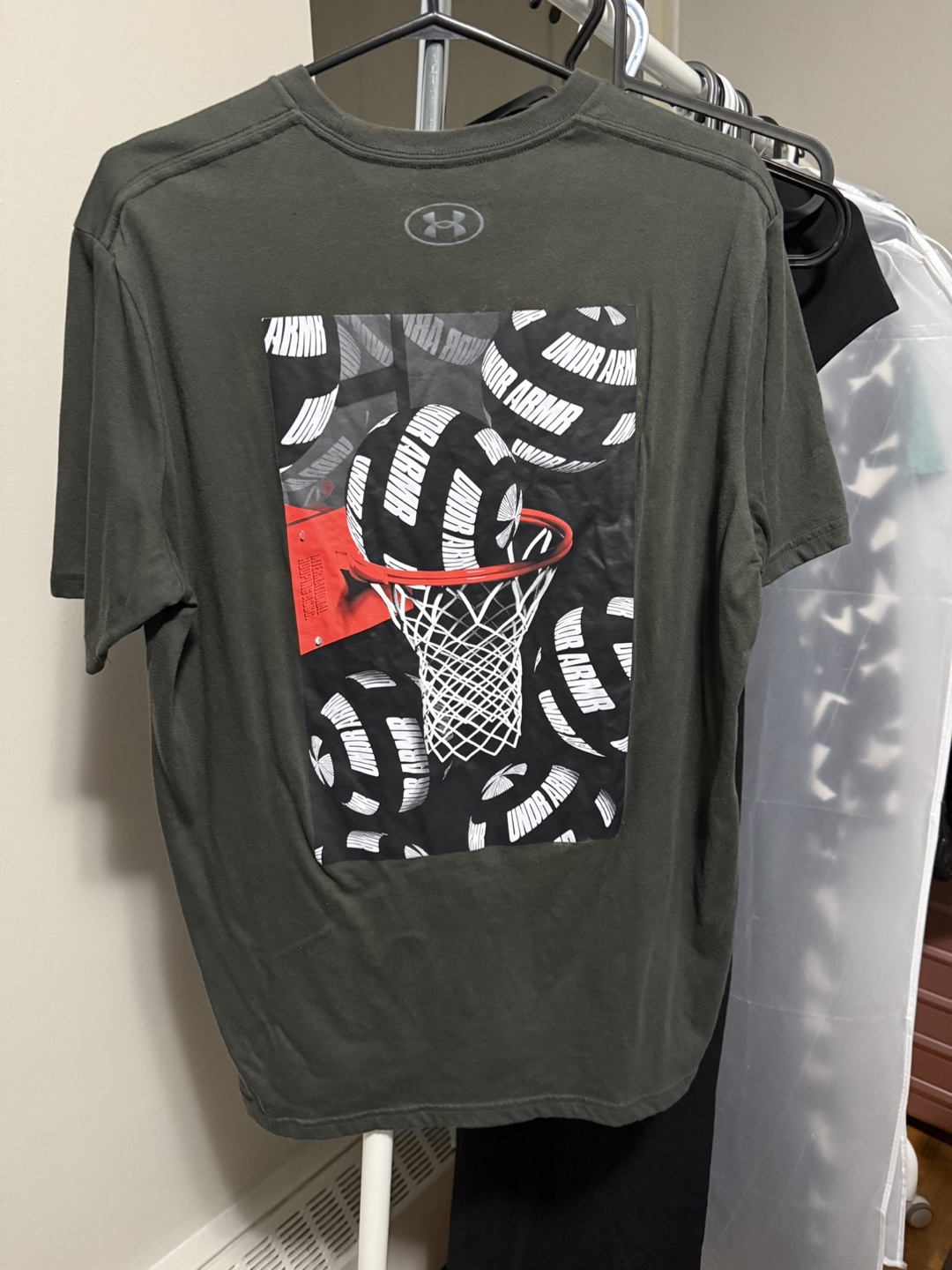Under Armour Graphic Tee - Large - photo 3