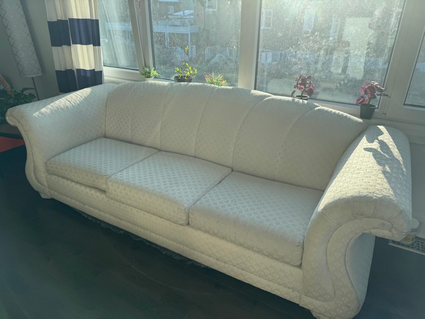 Cream-coloured three-seater sofa - photo 2