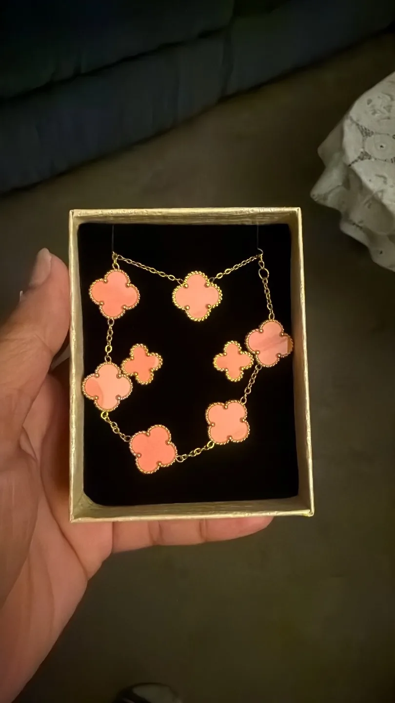 Gorgeous Pink Clover Necklace Set thumbnail