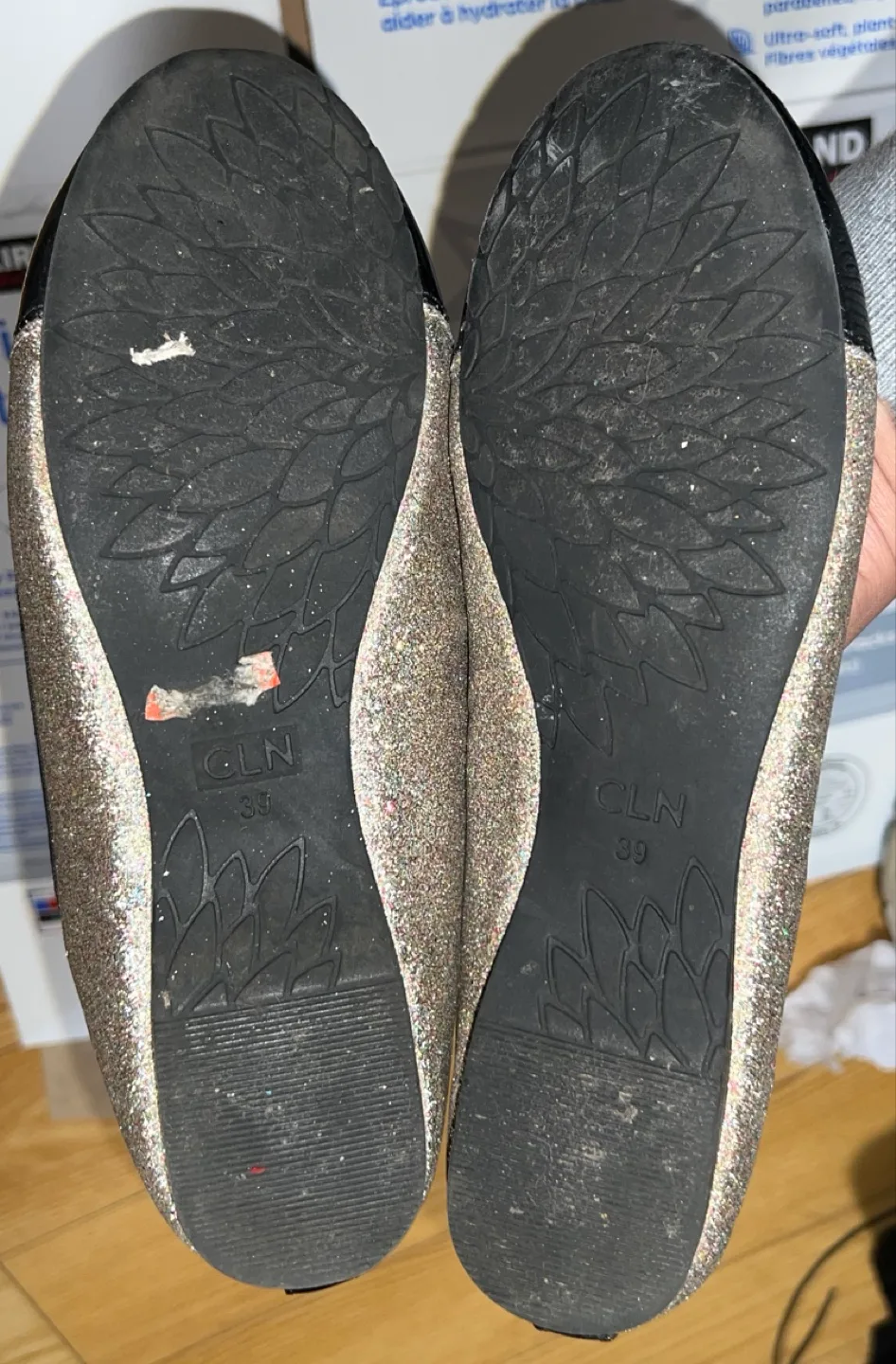 Size 39 Chandellle Glitter Ballerina Flats image indicator(3)