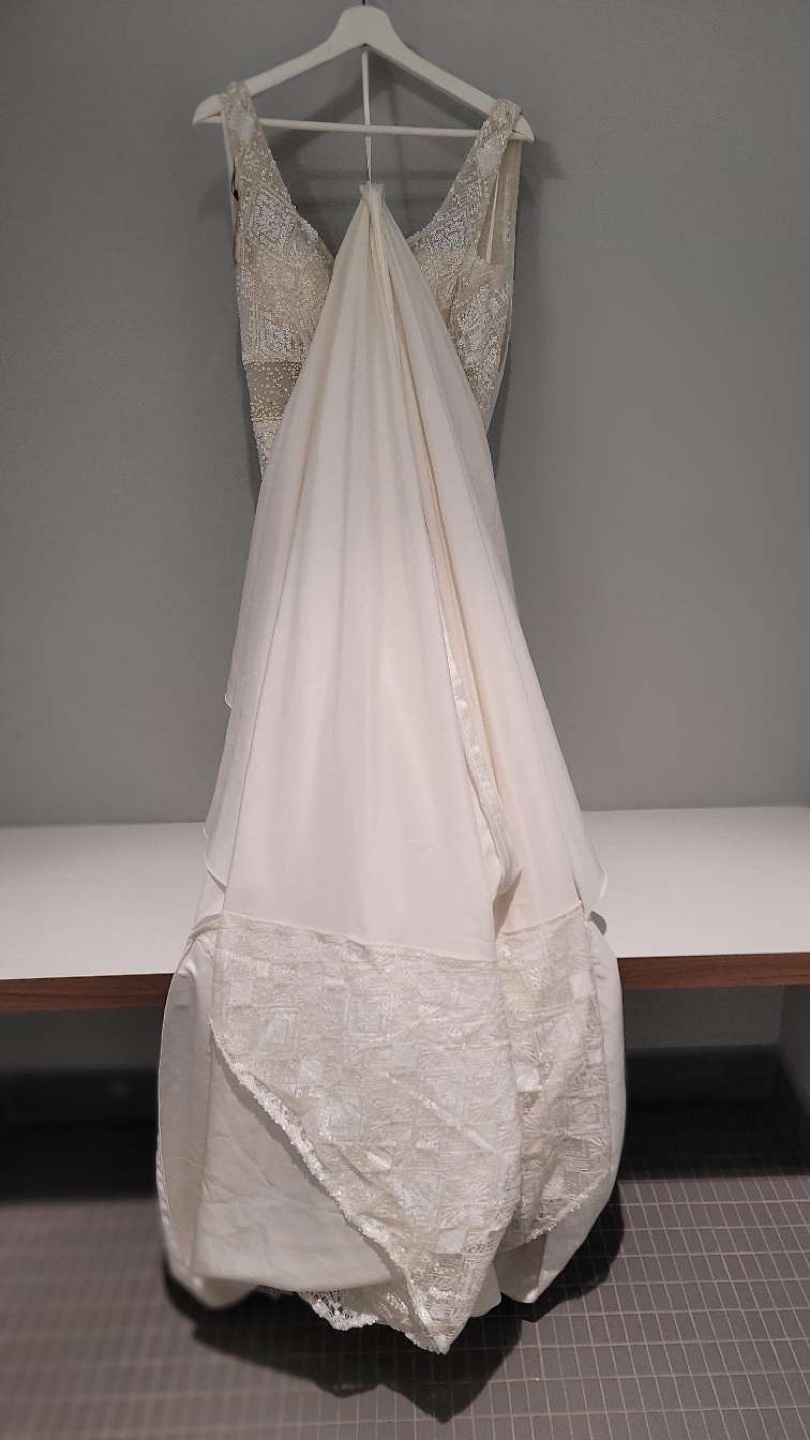 Stunning Embellished Wedding Dress with Long Train - photo 4
