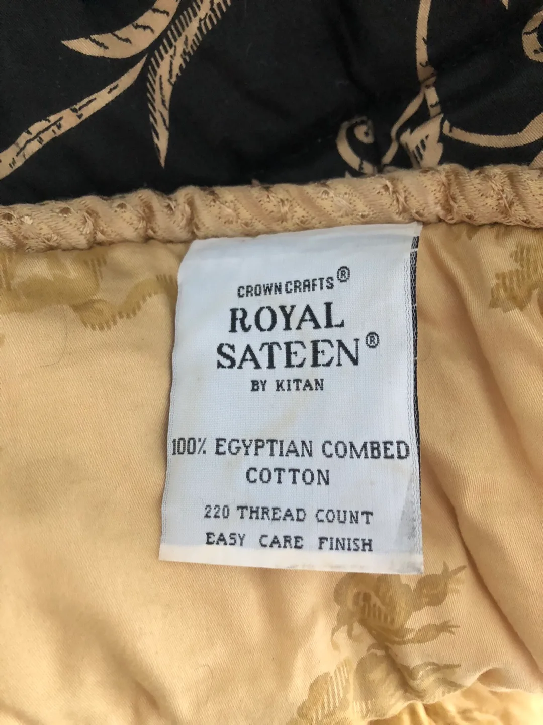 Queen-size Royal Sateen Quilt - Black and Gold image indicator(3)