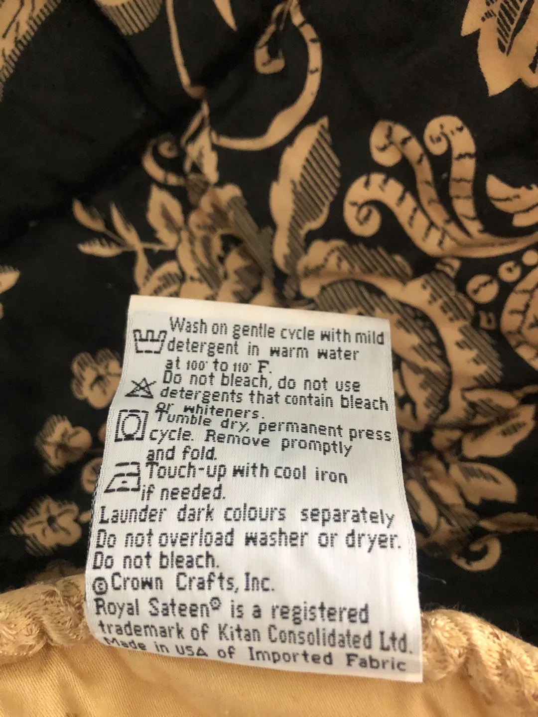 Queen-size Royal Sateen Quilt - Black and Gold image indicator(4)