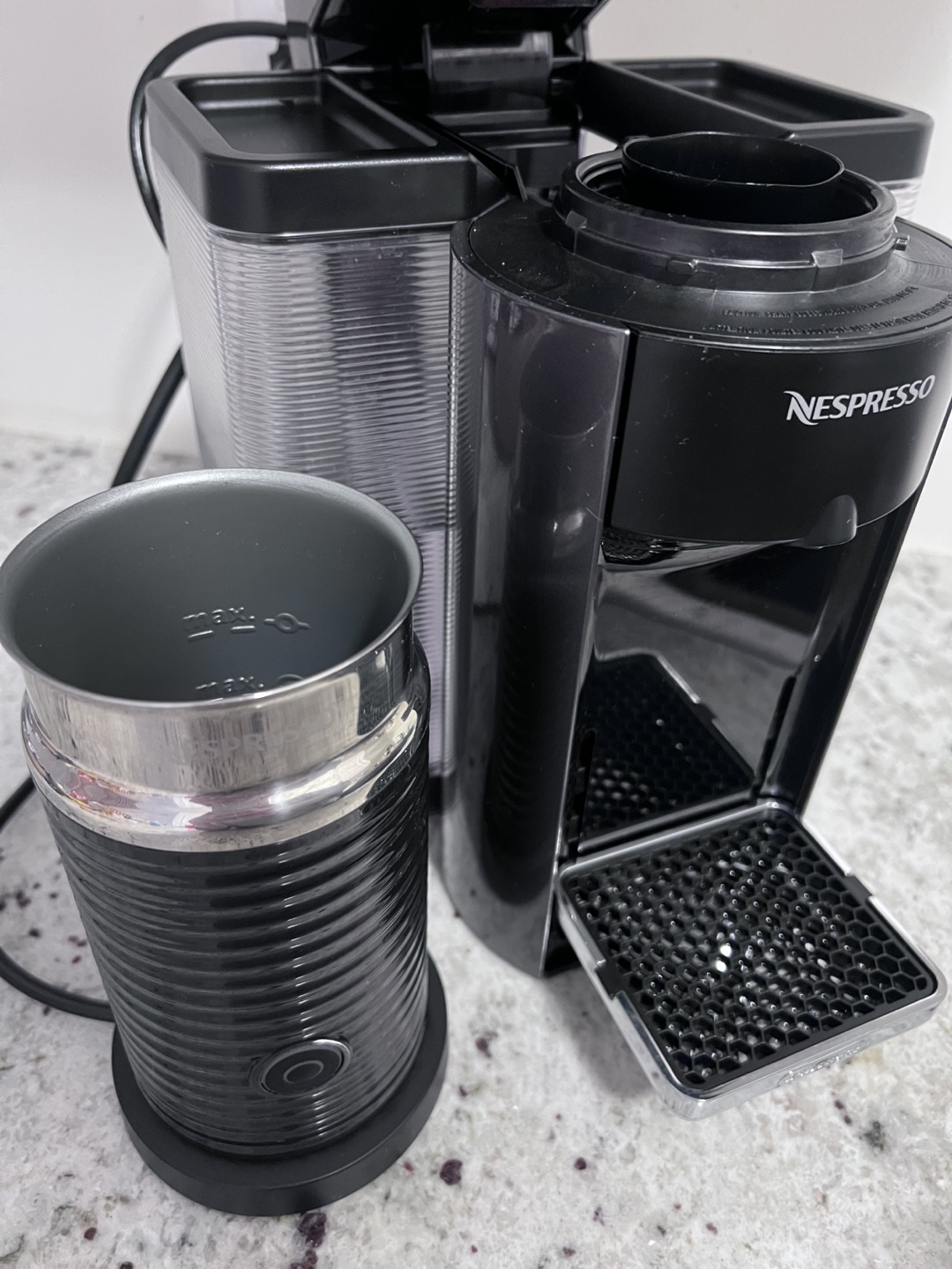 Nespresso Coffee Machine with Milk Frother - photo 3