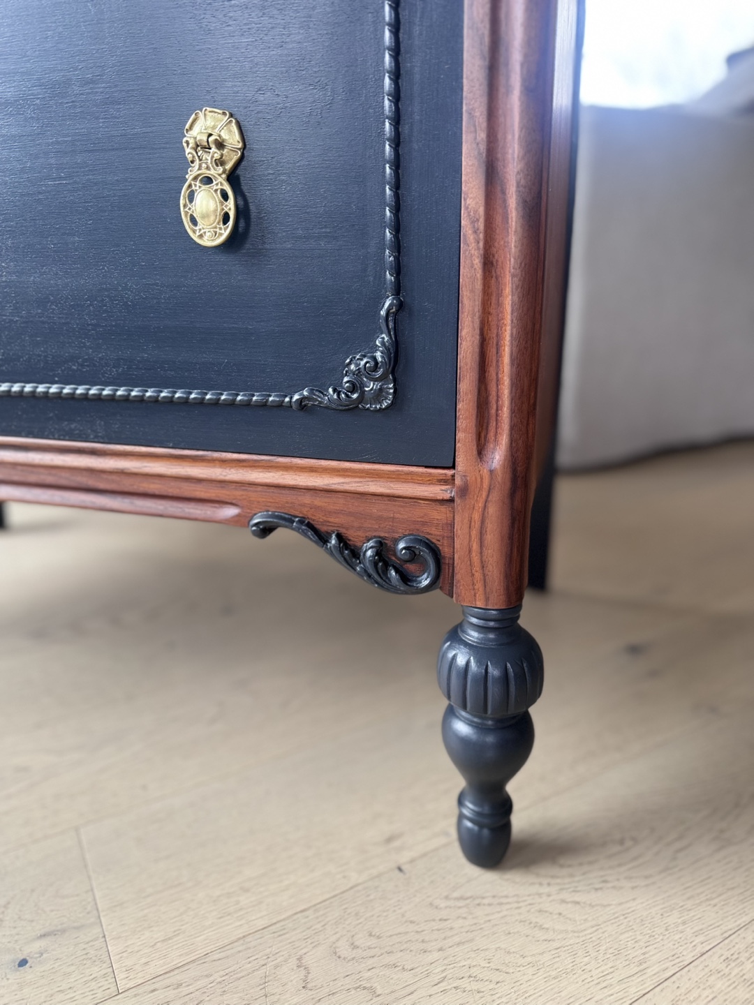 Vintage Four-Drawer Chest of Drawers - photo 5