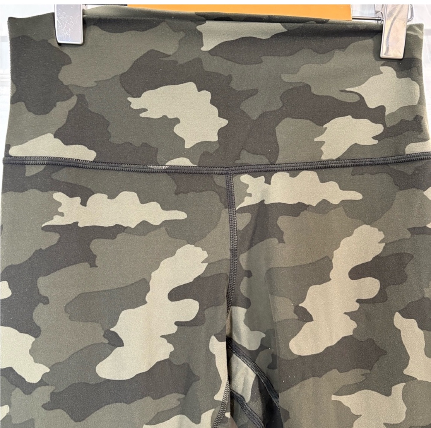 Lululemon Camo Leggings - Size 8 - photo 2