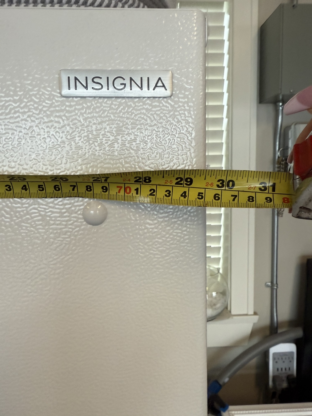 Insignia Top Freezer Refrigerator - White - photo 4