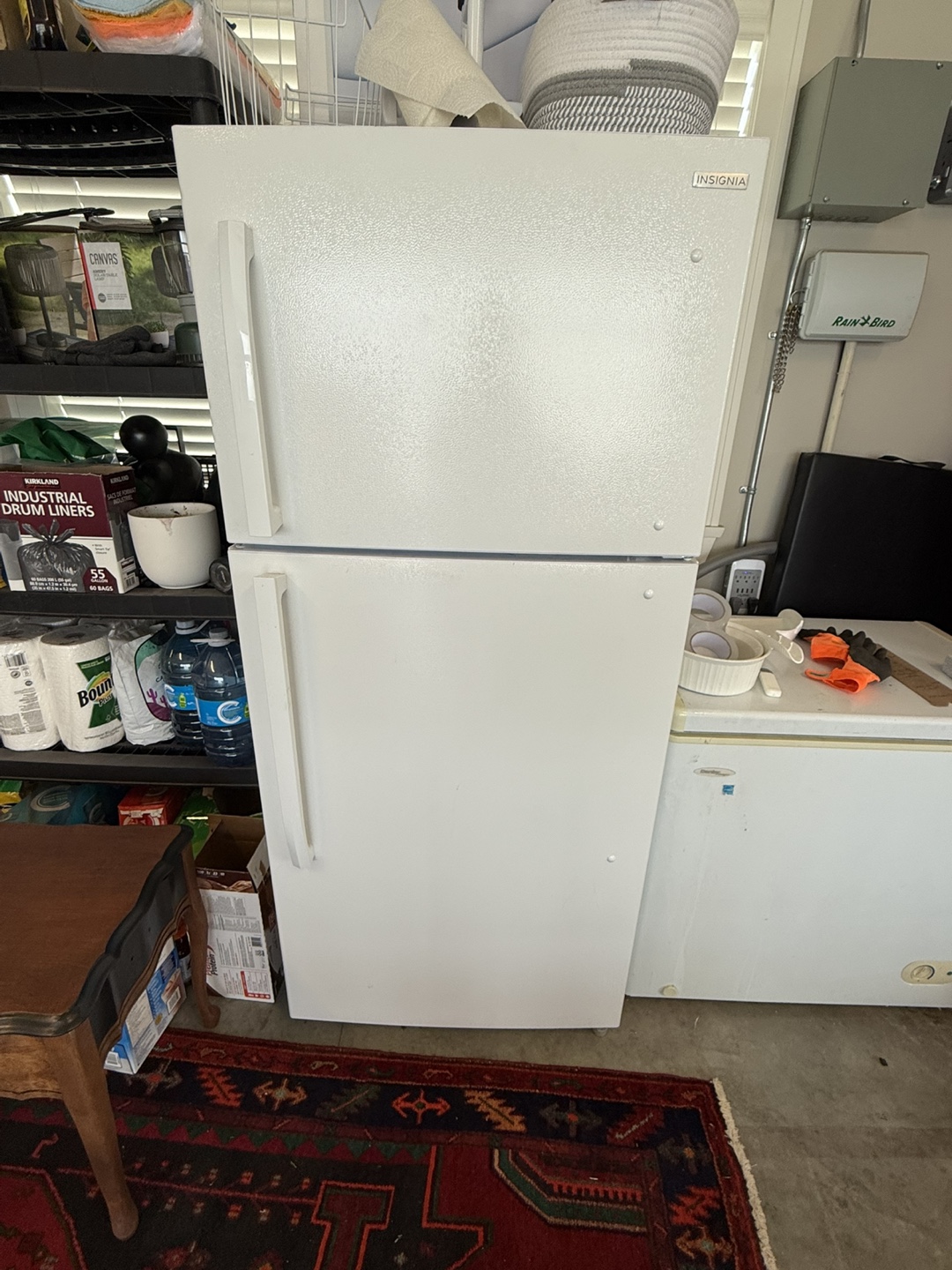 Insignia Top Freezer Refrigerator - White - photo 2