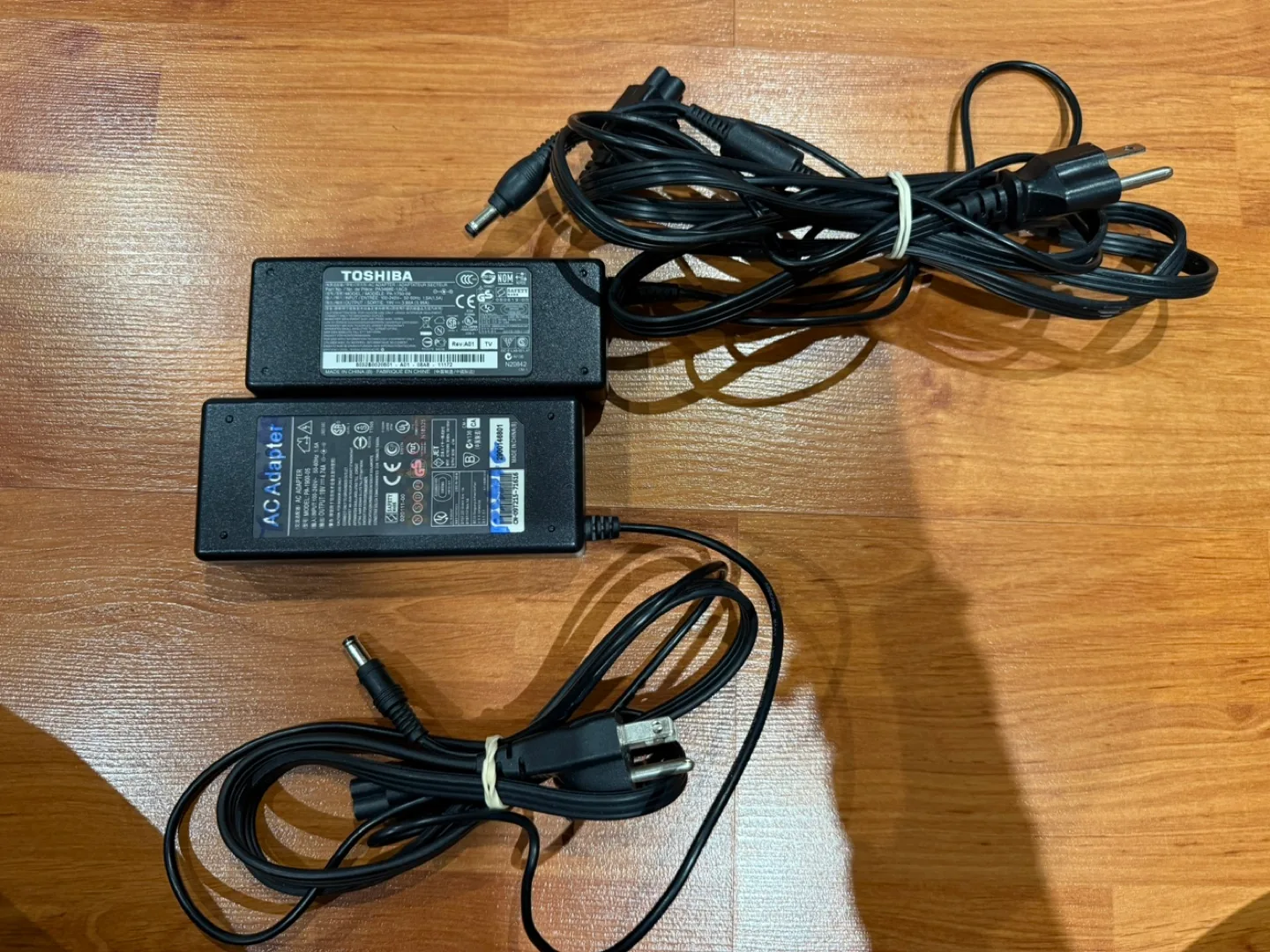 Laptop chargers thumbnail