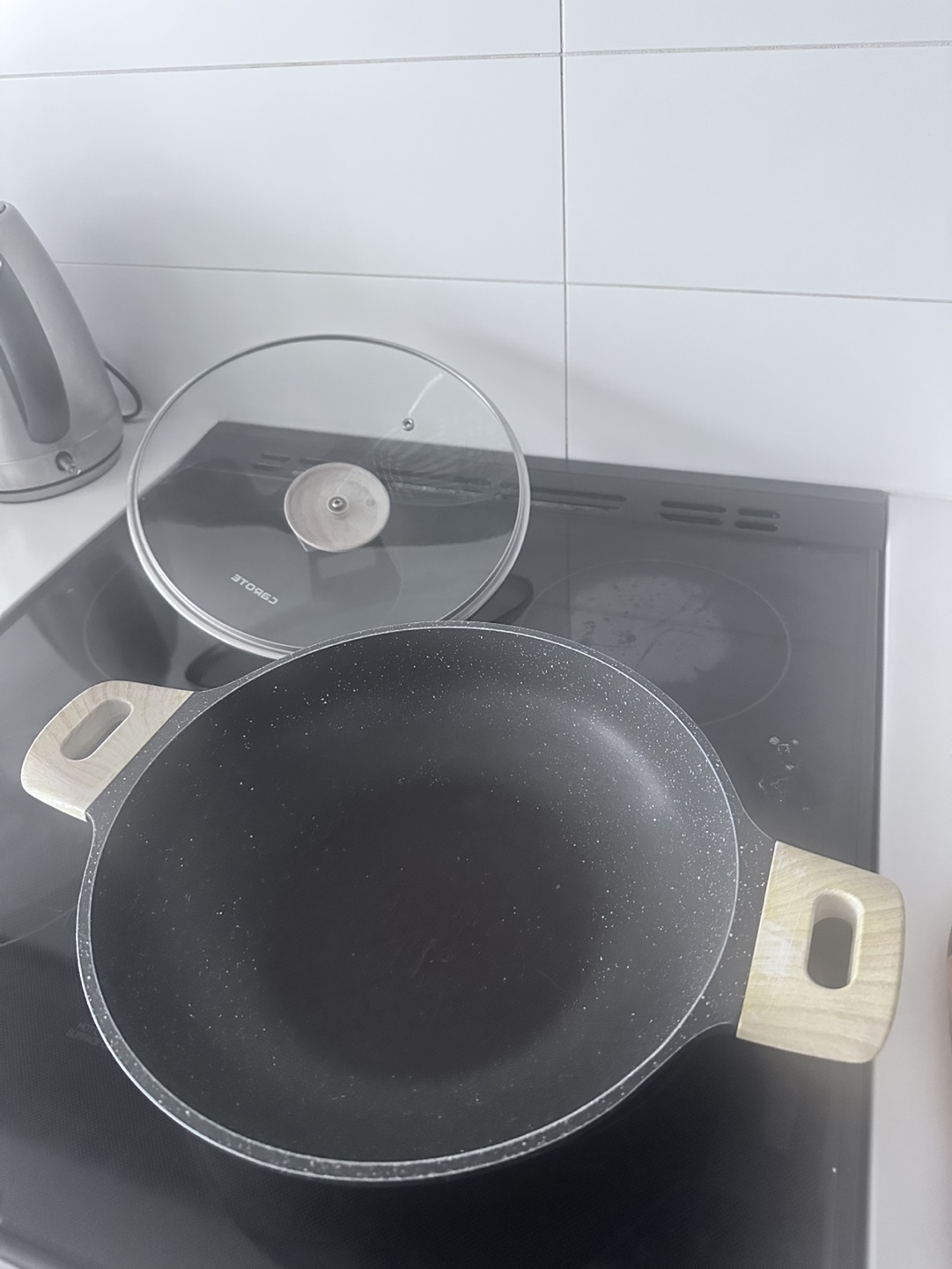 Wok with Glass Lid