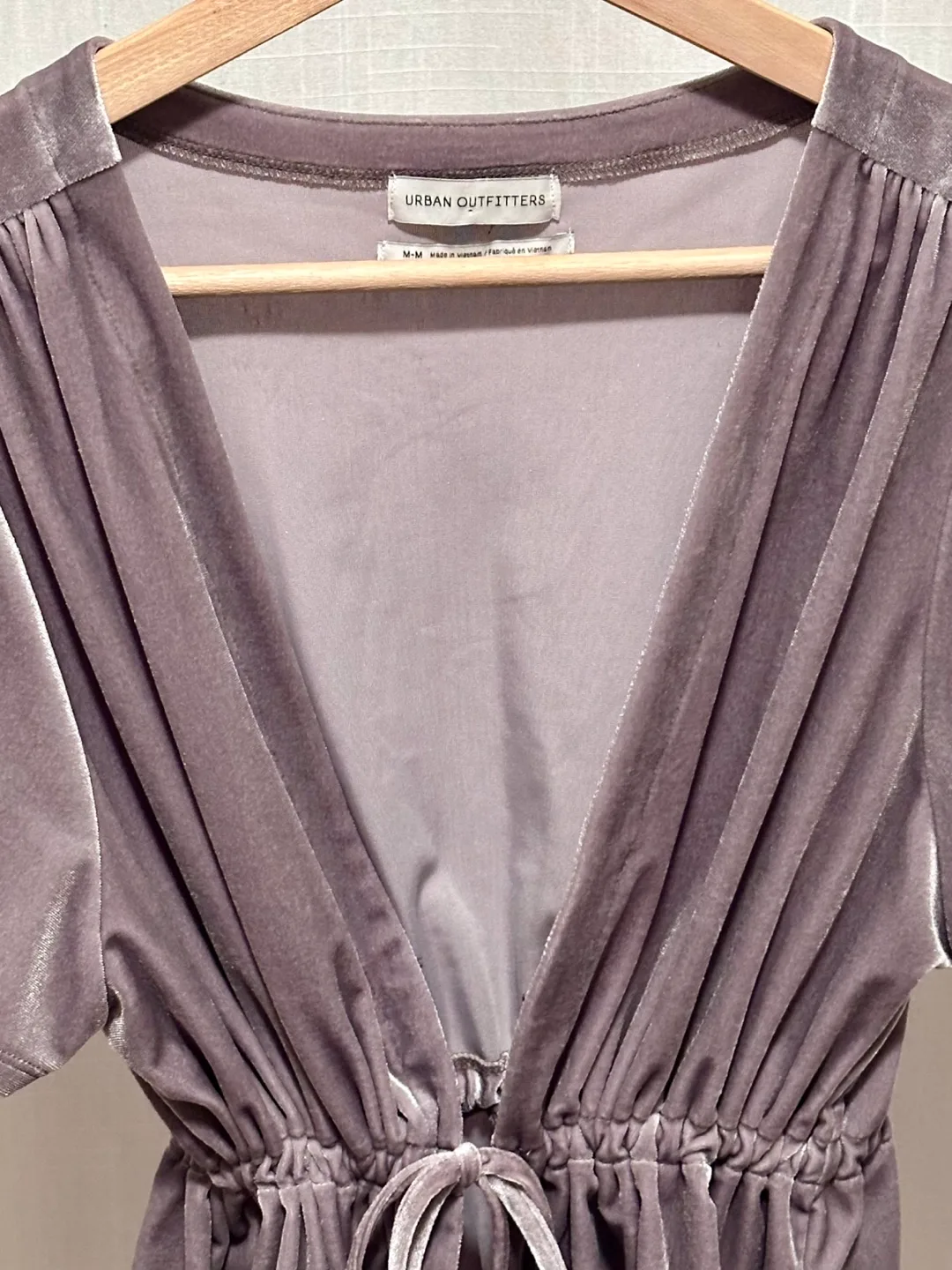 Urban Outfitters Silver Velvet Tie-Front Crop Top image indicator(4)