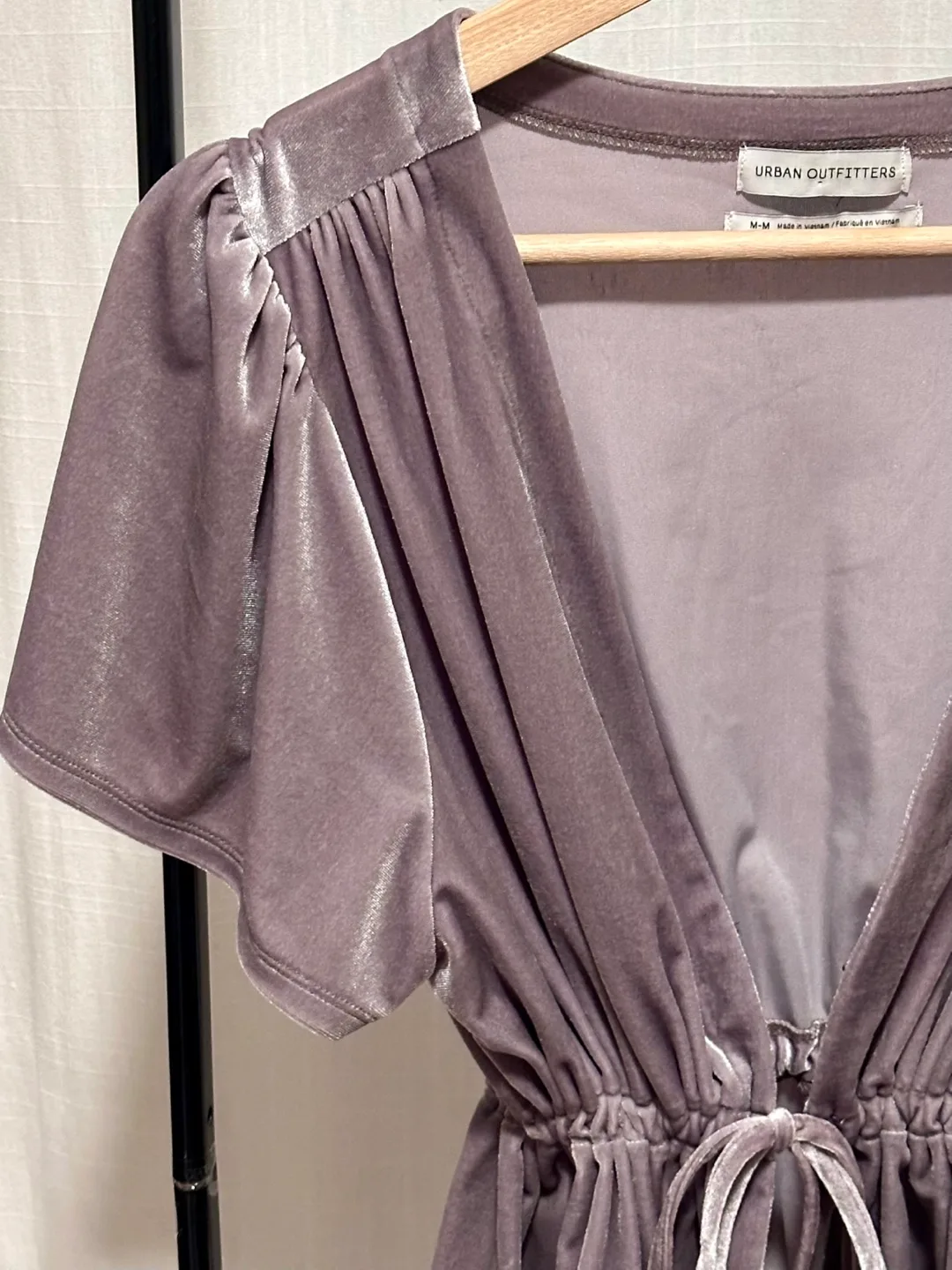 Urban Outfitters Silver Velvet Tie-Front Crop Top image indicator(3)