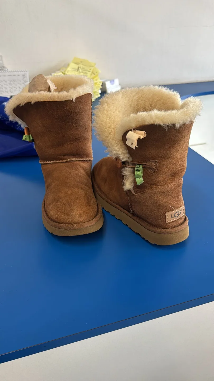 UGG Brown Button Boots SIZE 7 image indicator(4)