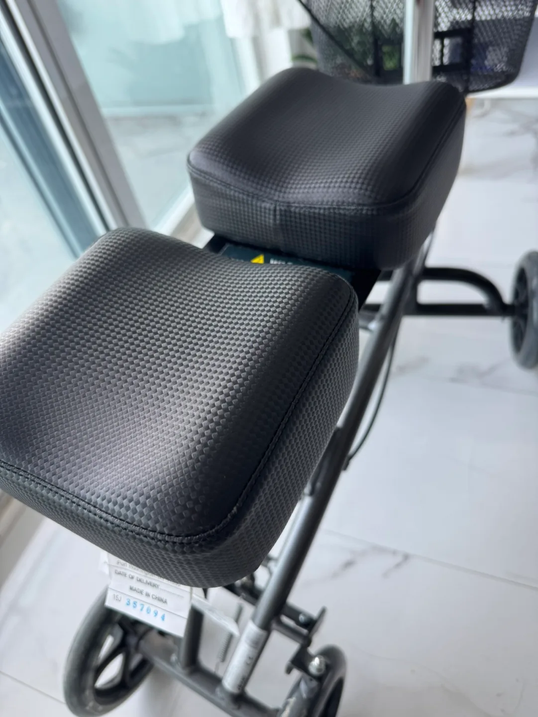 Drive Medical Steerable Knee Walker image indicator(4)