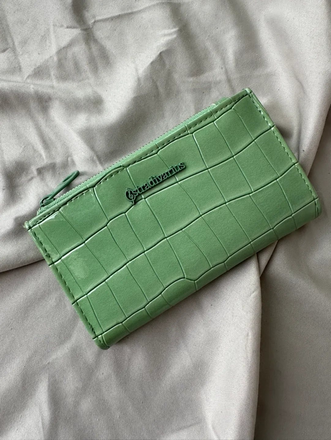Stradivarius Green Crocodile-Embossed Zip-Around Wallet thumbnail
