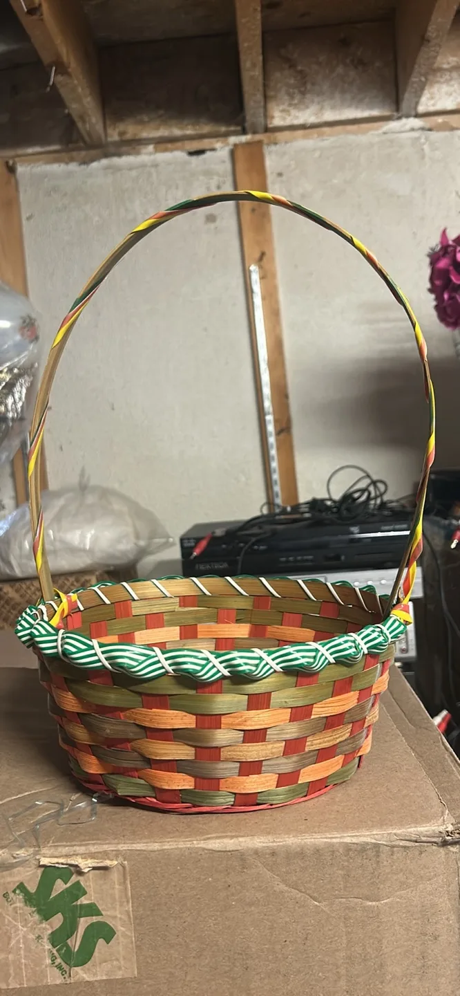 Vintage Woven Basket with Handle image indicator(3)