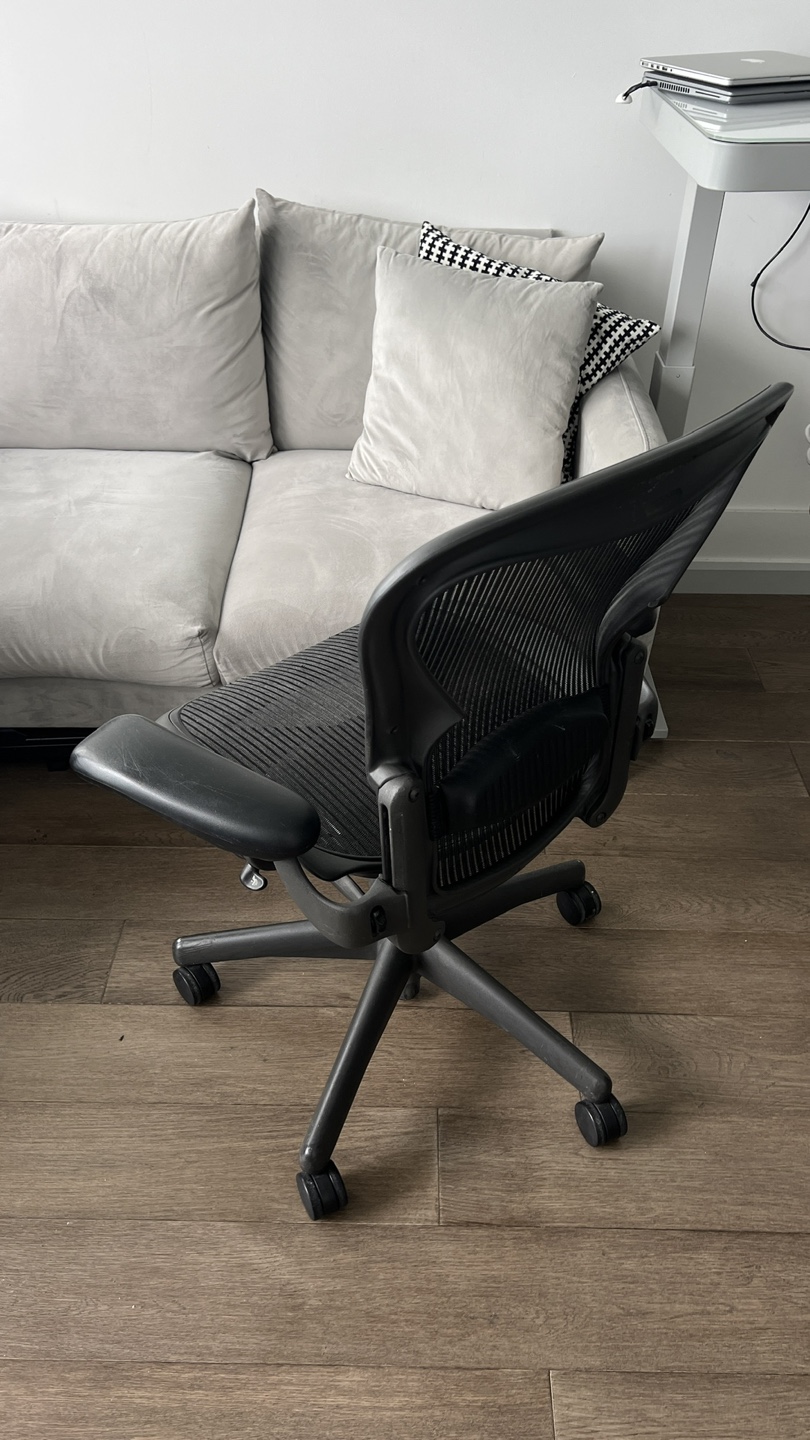 Herman Miller Aeron Chair black - photo 2