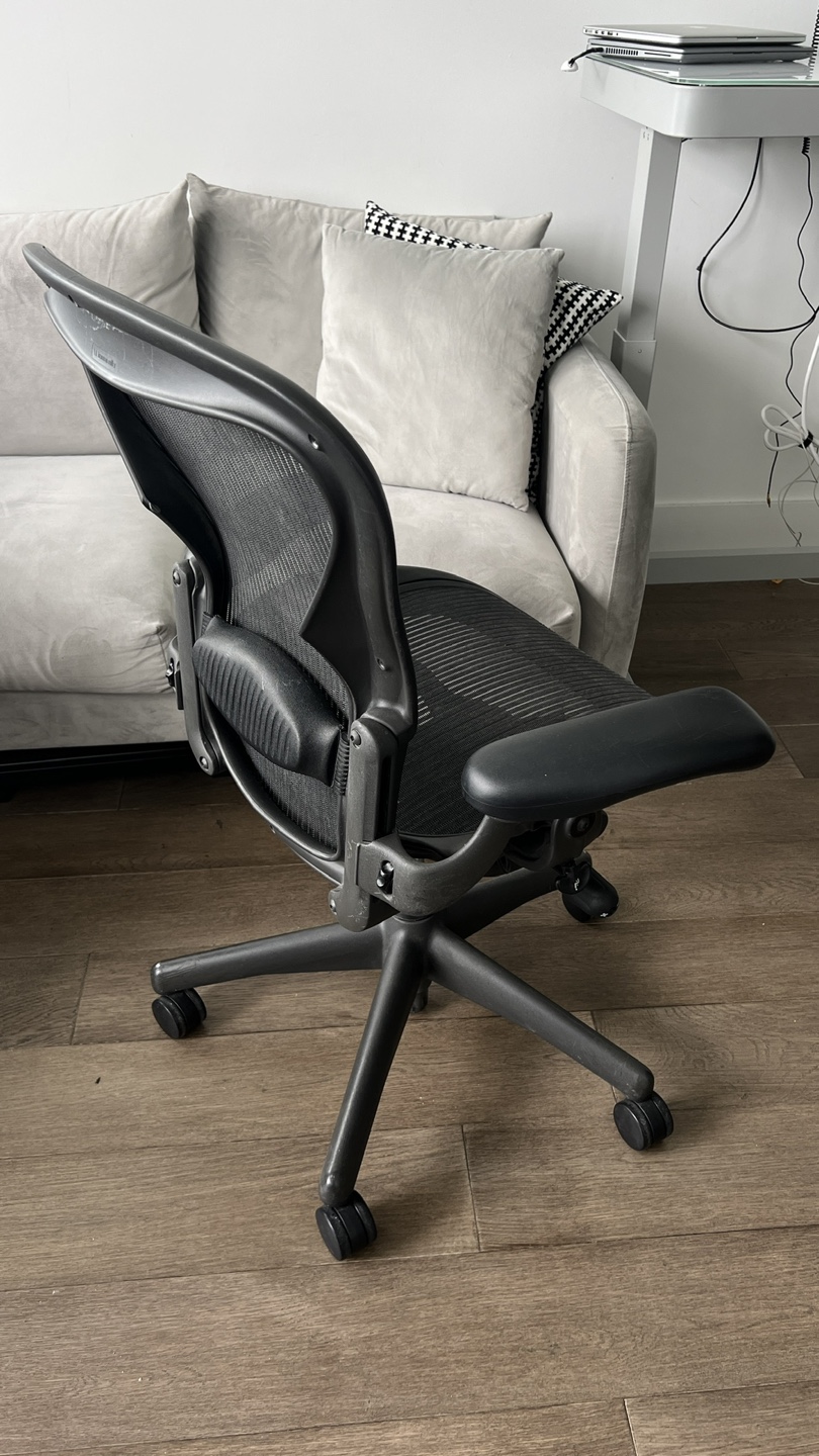 Herman Miller Aeron Chair black - photo 3