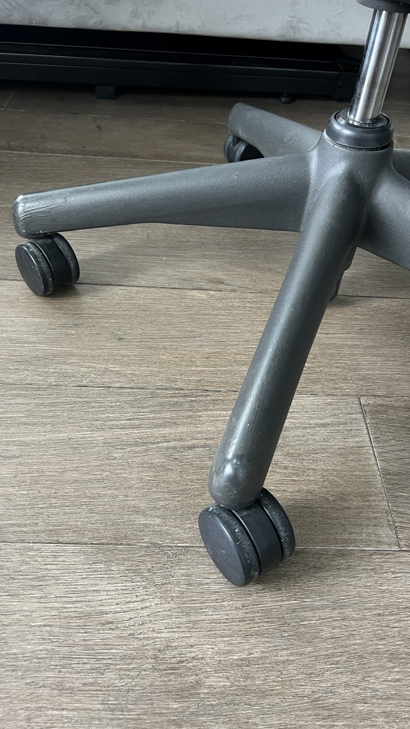 Herman Miller Aeron Chair black - photo 4