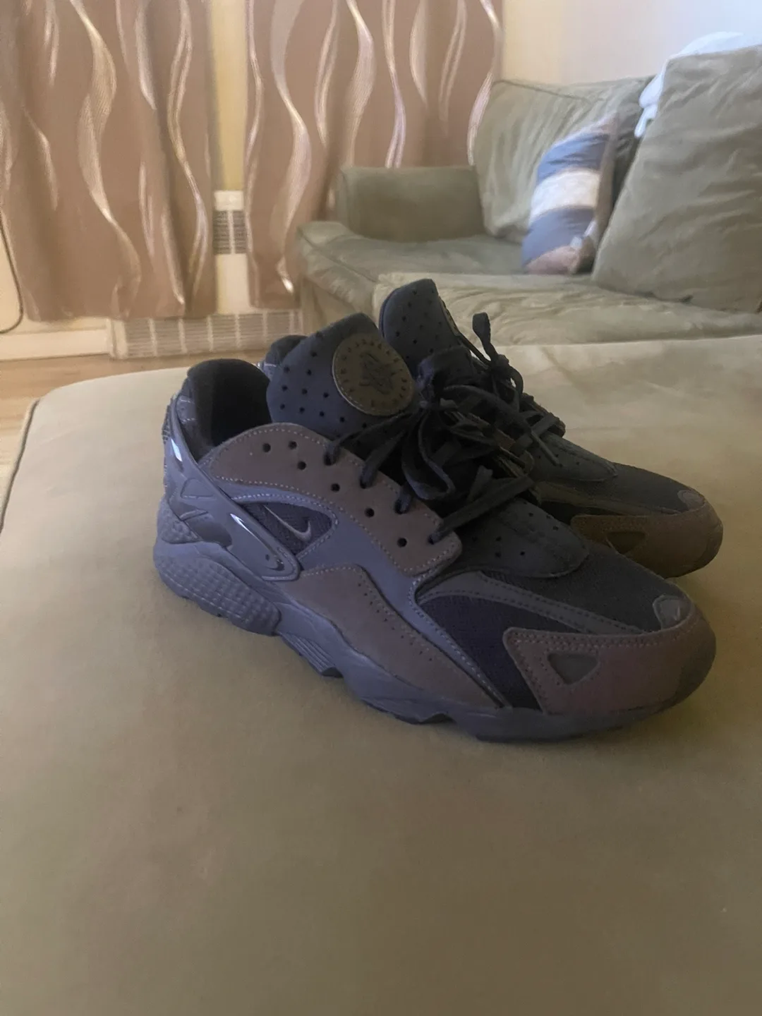 Black And Gray Air Huarache thumbnail