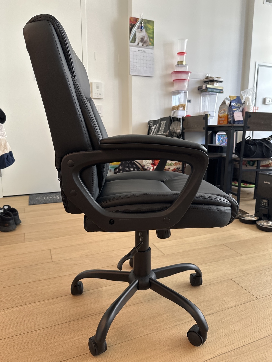 Black Office Chair with Wheels - photo 4