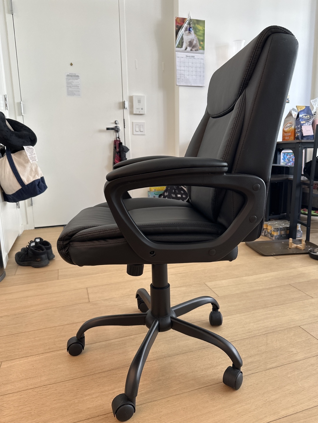 Black Office Chair with Wheels - photo 2