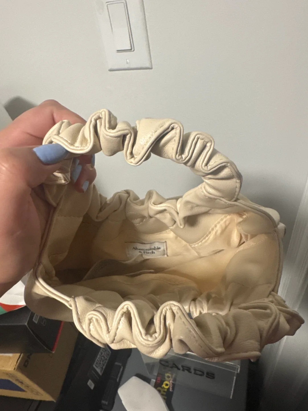 Cream-coloured mini handbag image indicator(2)