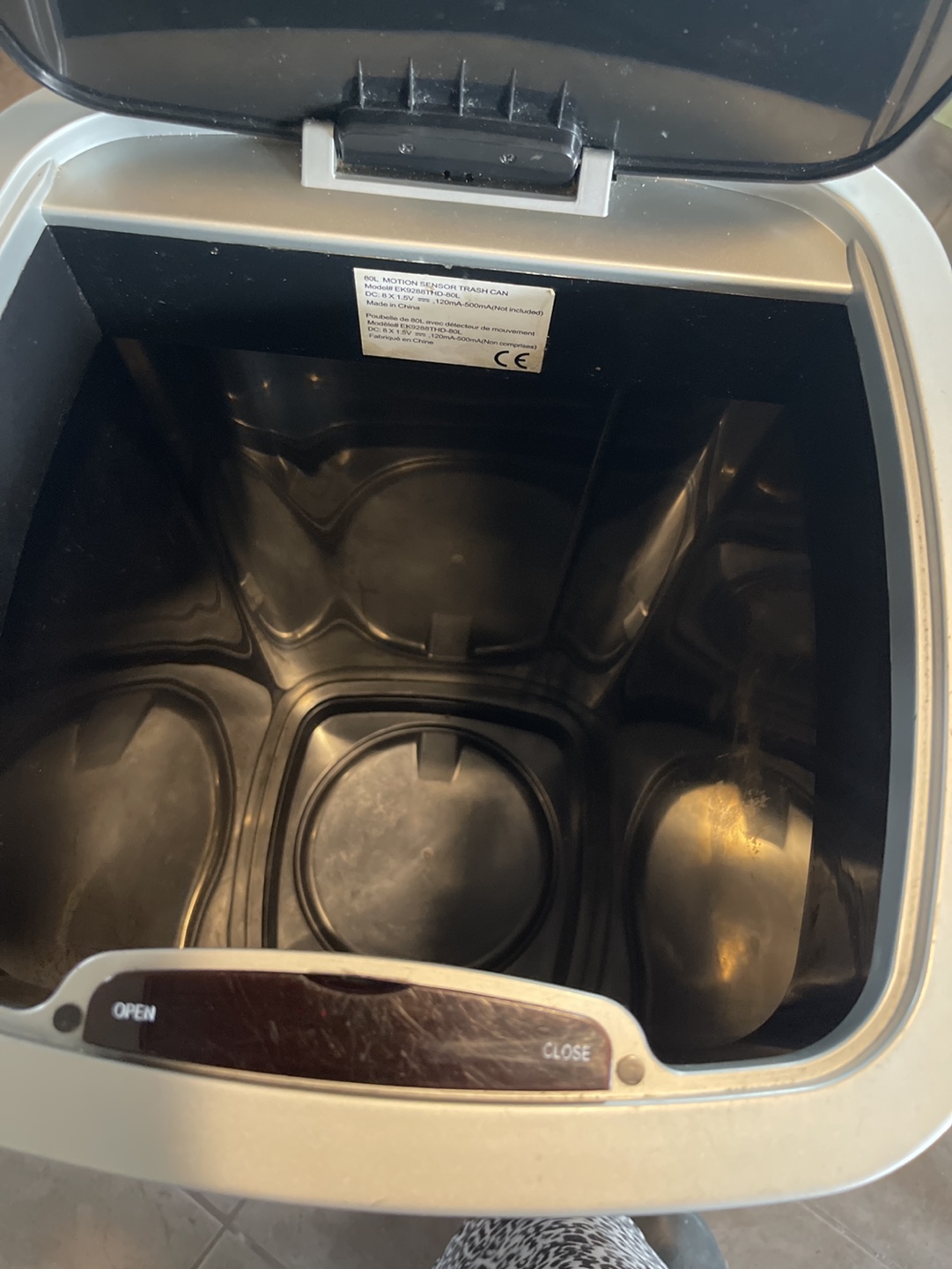 PENDING.       80 L Motion garbage can lid - photo 4
