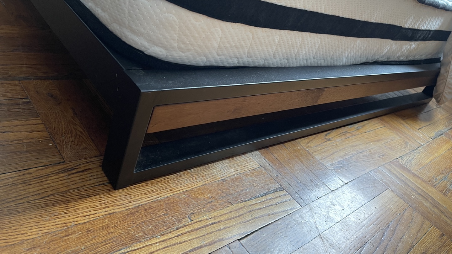 Queen Size Metal Platform Bed Frame with Wooden Headboard - photo 3