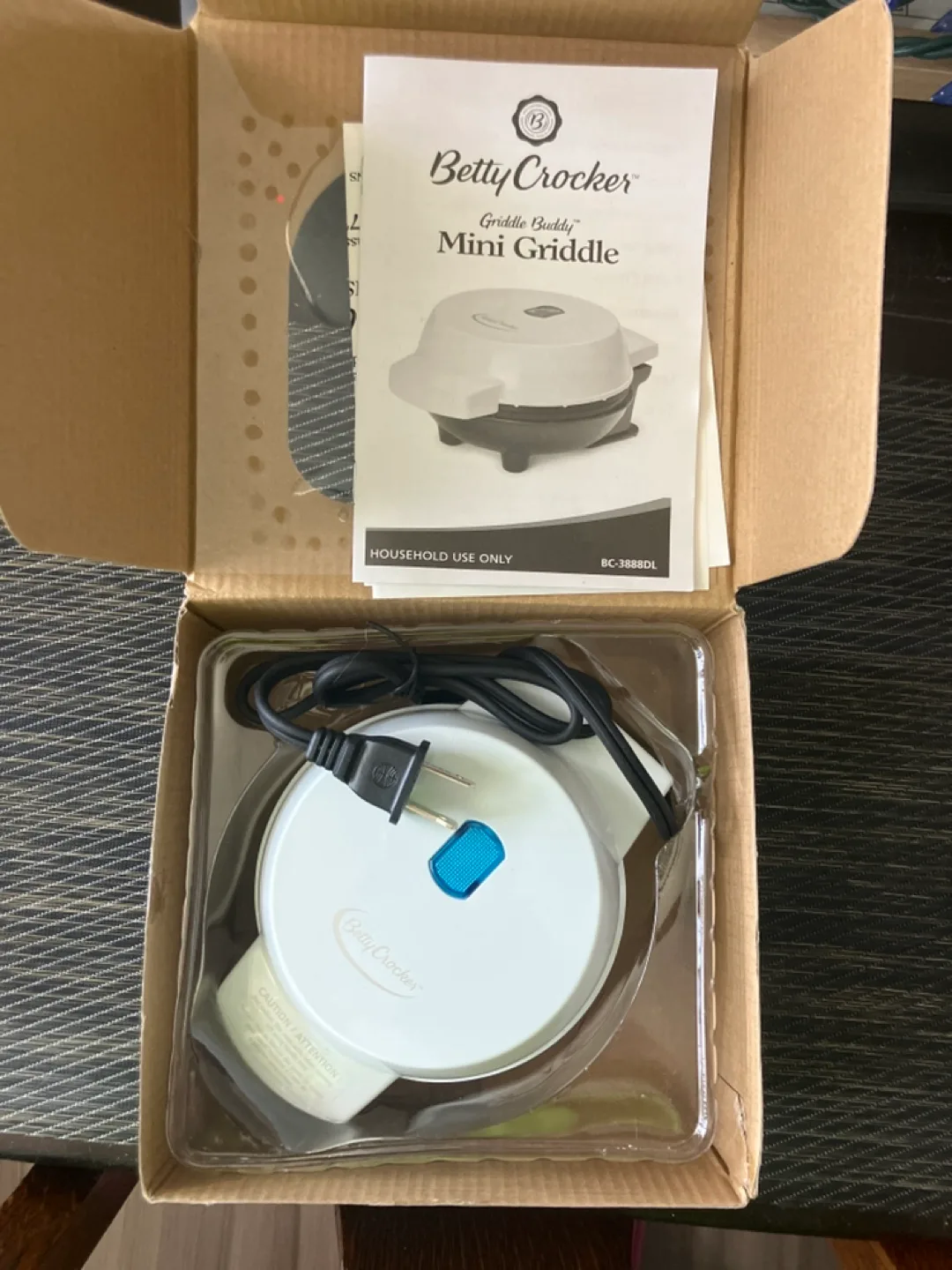 Betty Crocker Griddle Buddy Mini Griddle - Brand New in Box thumbnail