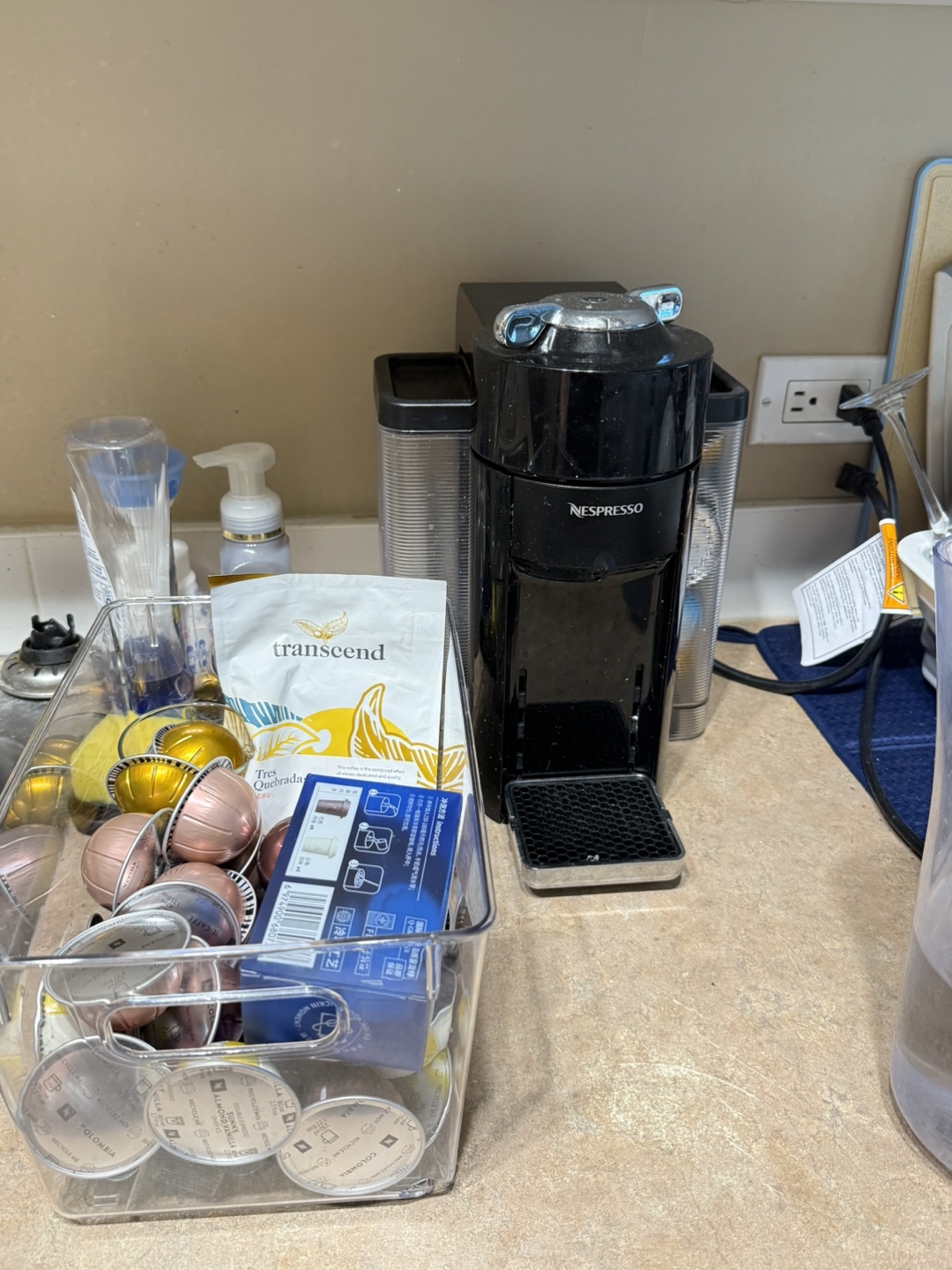 Nespresso Coffee & Espresso Maker with coffee capsules